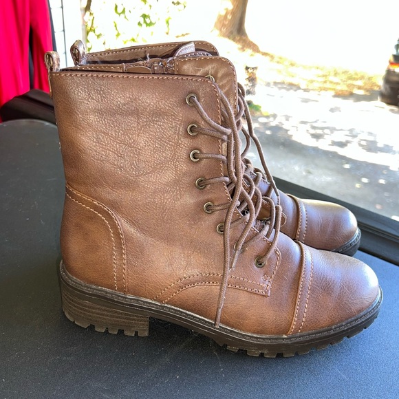 NWOT Target Boots - Size 9 - Picture 4 of 6